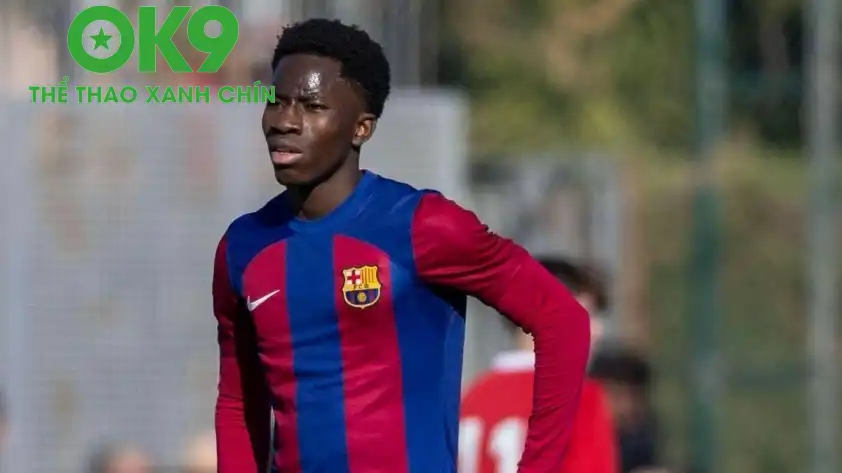 Ebrima Tunkara được xem là Lamine Yamal tiếp theo của Barca. Ebrima Tunkara được xem là Lamine Yamal tiếp theo của Barca.